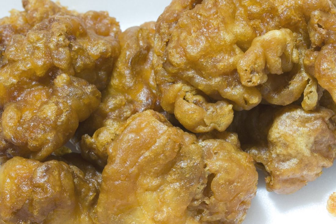 Japanese karaage fried chicken with lemon